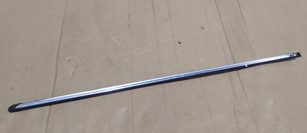 Молдинг скло хром правий задній mercedes v-klasa w447 a4476900780 в Україні