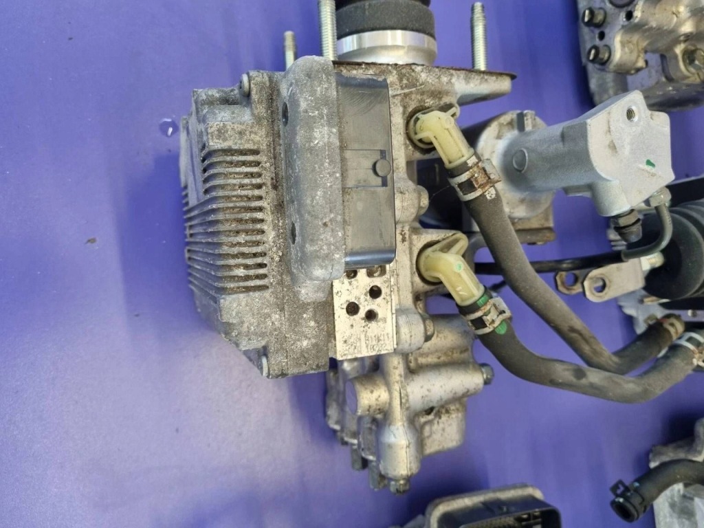 Насос гальмівна toyota prius 3 auris 47270-47030 47210-76050 Зі Шроту