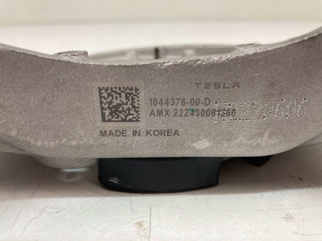 Купить Кронштейн амортизатора правое передние tesla 3