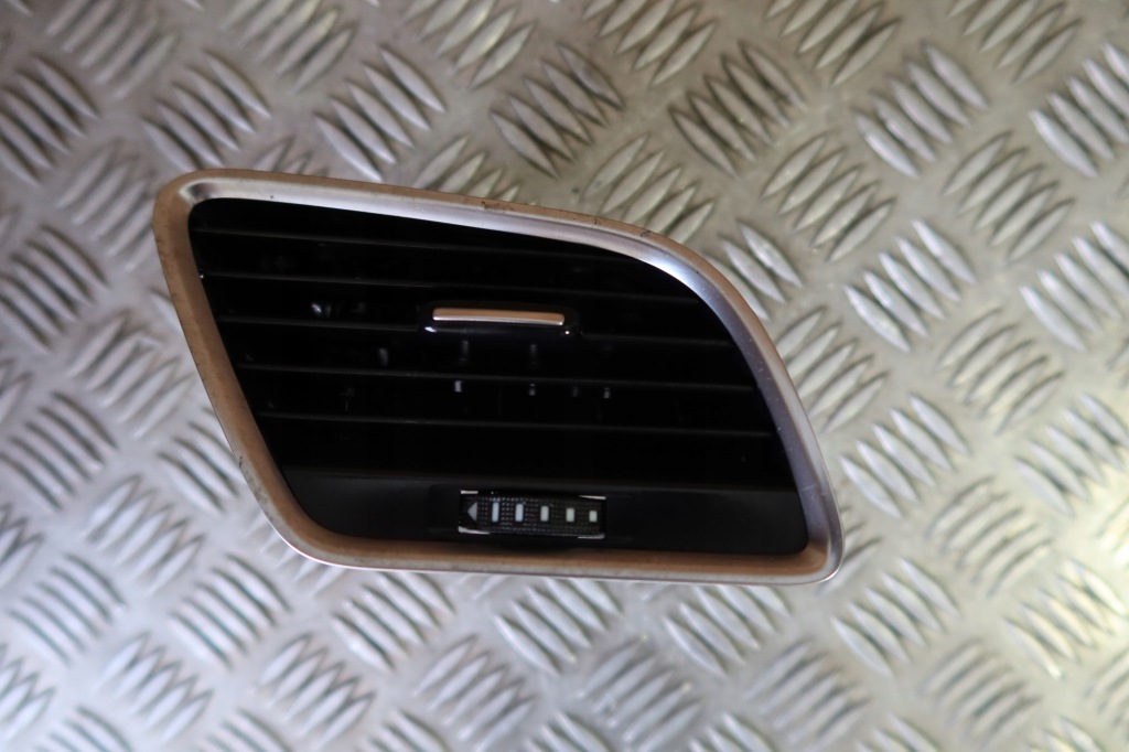 фото №1, Решётка обдув правая audi q3 8v1820902