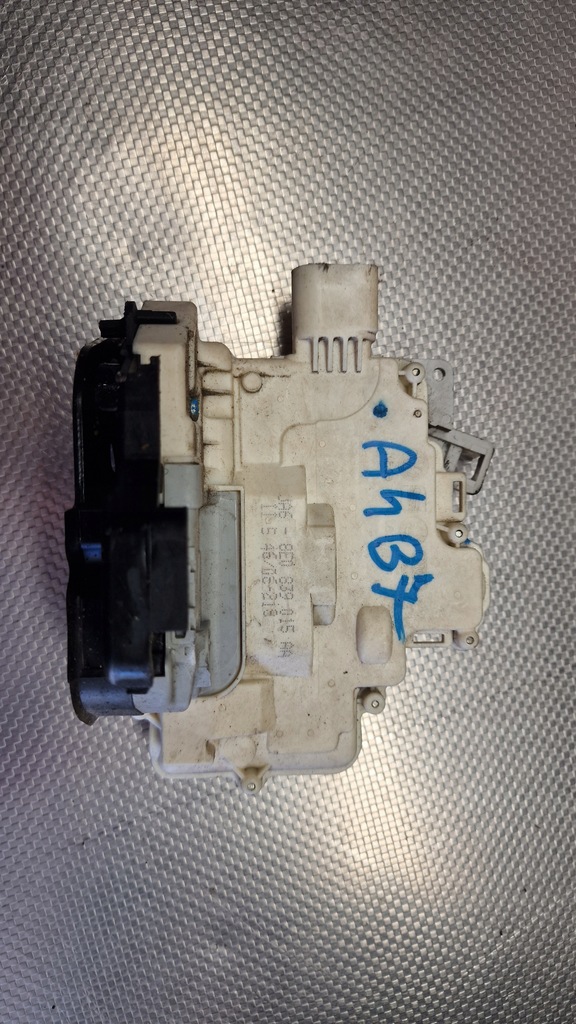 фото №1, Audi a4 b7 замок дверь левый задняя 8e0839015aa