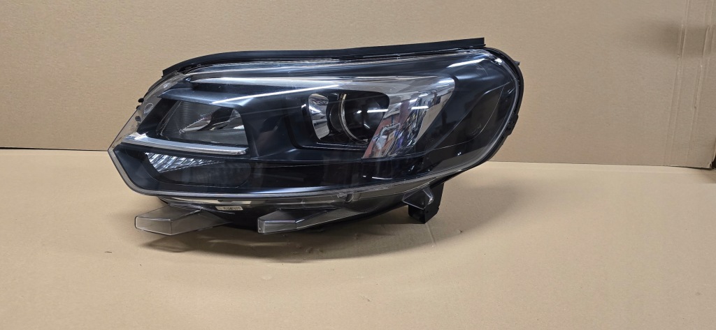 фото №1, Opel zafira d vivaro c левая лампа перед передняя