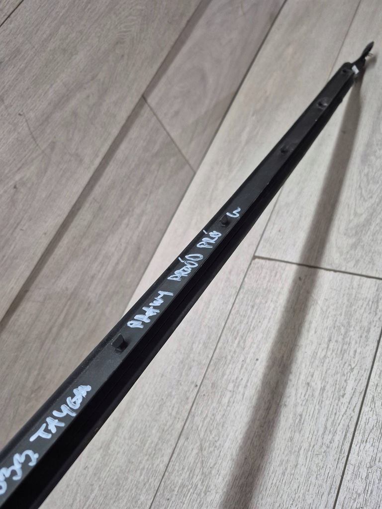 фото №7, 11533. taycan прокладка поріг двері правий перед 9j1837640