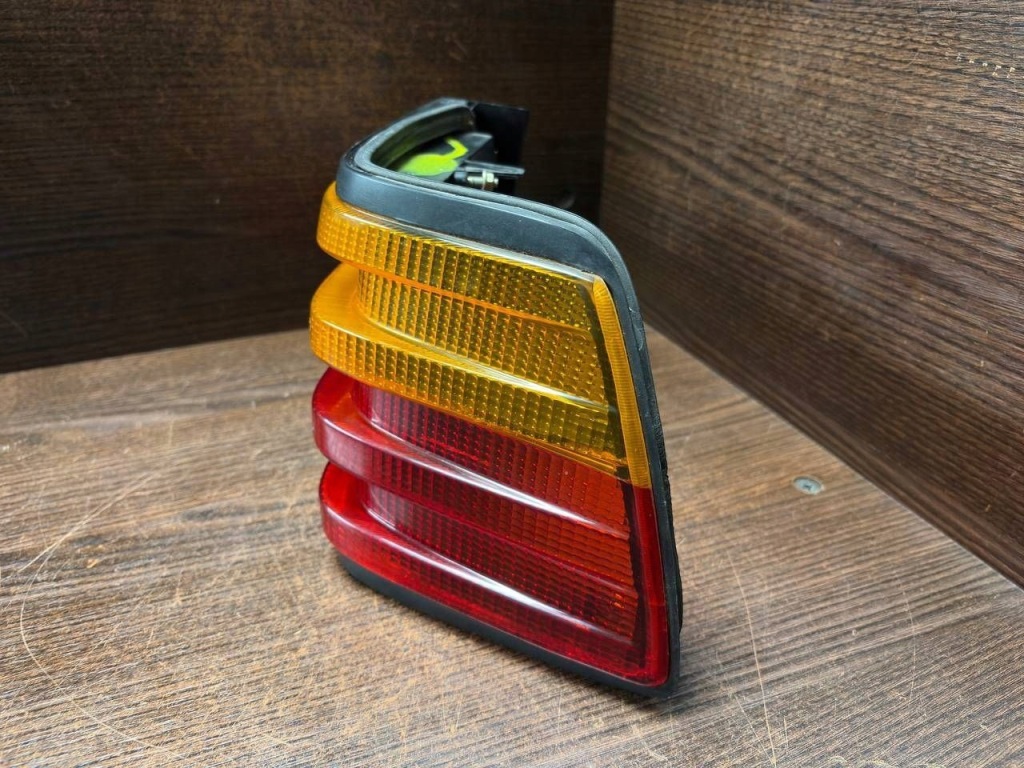 Лампа задня mercedes-benz e w124 7r0153378 Зі Шроту