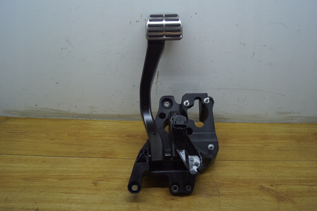 фото №2, Педаль тормоза каркас audi r8 420 424723021e