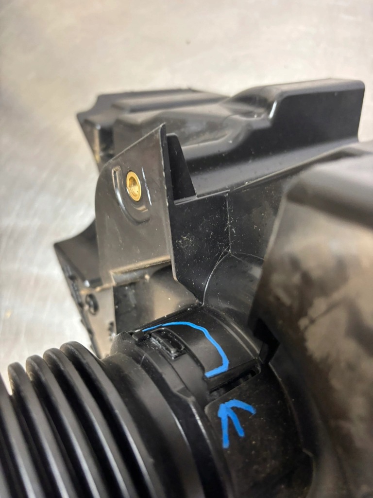 фото №2, Ловушка воздухозаборник воздуха renault trafic iv 4 2.0 dci