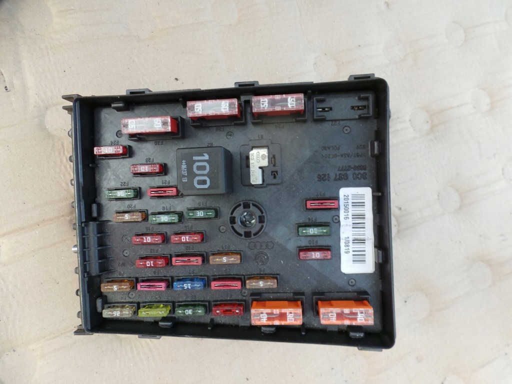 Коробка предохранителей vw passat b6 2.0 3c0937125 в Украине
