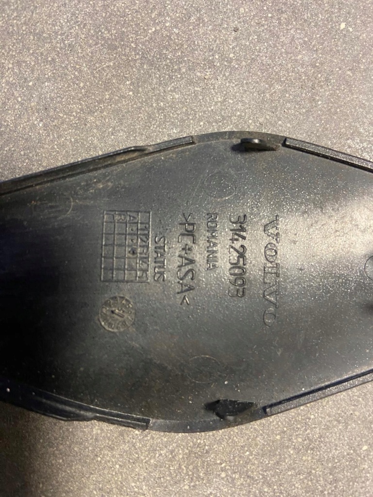 фото №3, Volvo xc60 r-desing заглушка hak перед 31425093