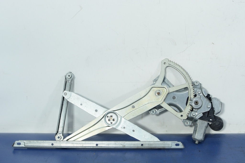 фото №1, Lexus ct200h подъемник передний левый