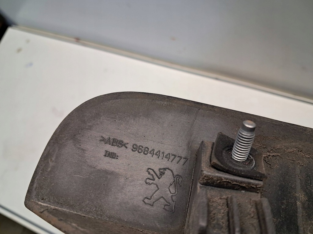 фото №8, Peugeot 5008 накладка задній кришки багажника + мікровимикач