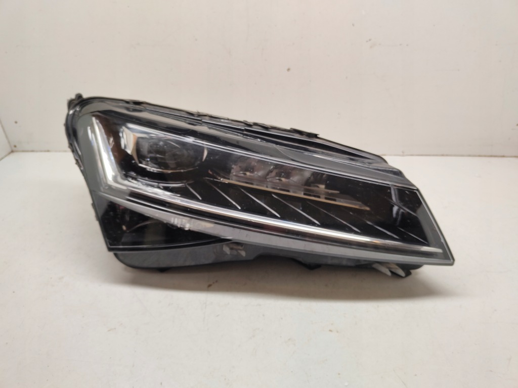 фото №1, Skoda superb iii 3 lift 3v1 лампа правая full led
