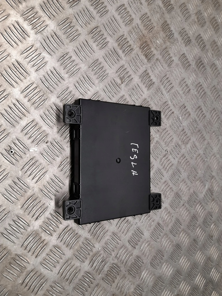 фото №6, Tesla model s 101090600c з передній модулі комфорту