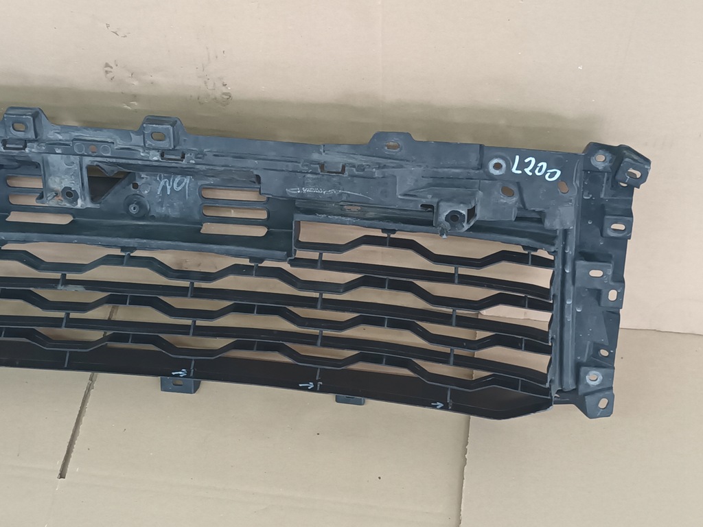 фото №9, Решётка передняя mitsubishi l200 средняя перед