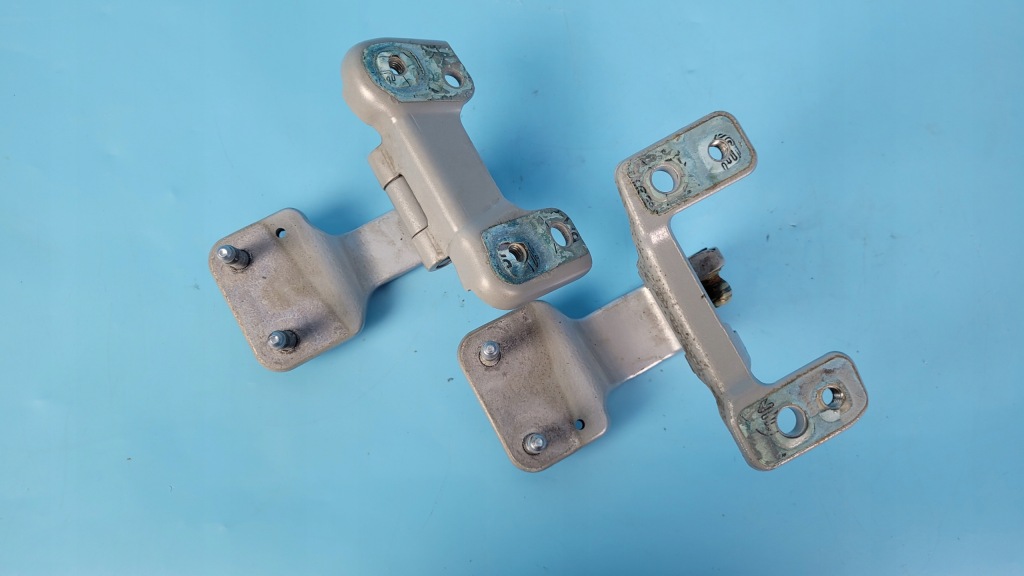 Купить Mercedes w218 cls 350 15r петли крышки задняя a2187400137 a2187400037