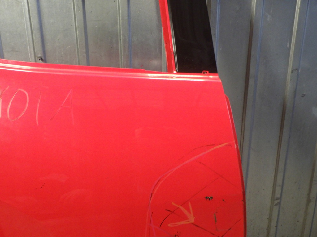 Дверь правое  задний задняя toyota yaris 4 iv Недорого