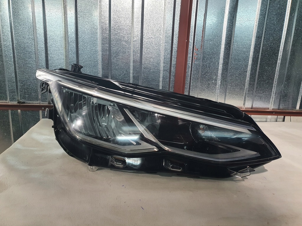 фото №1, Лампа правая перед full led vw golf viii 5h1941006