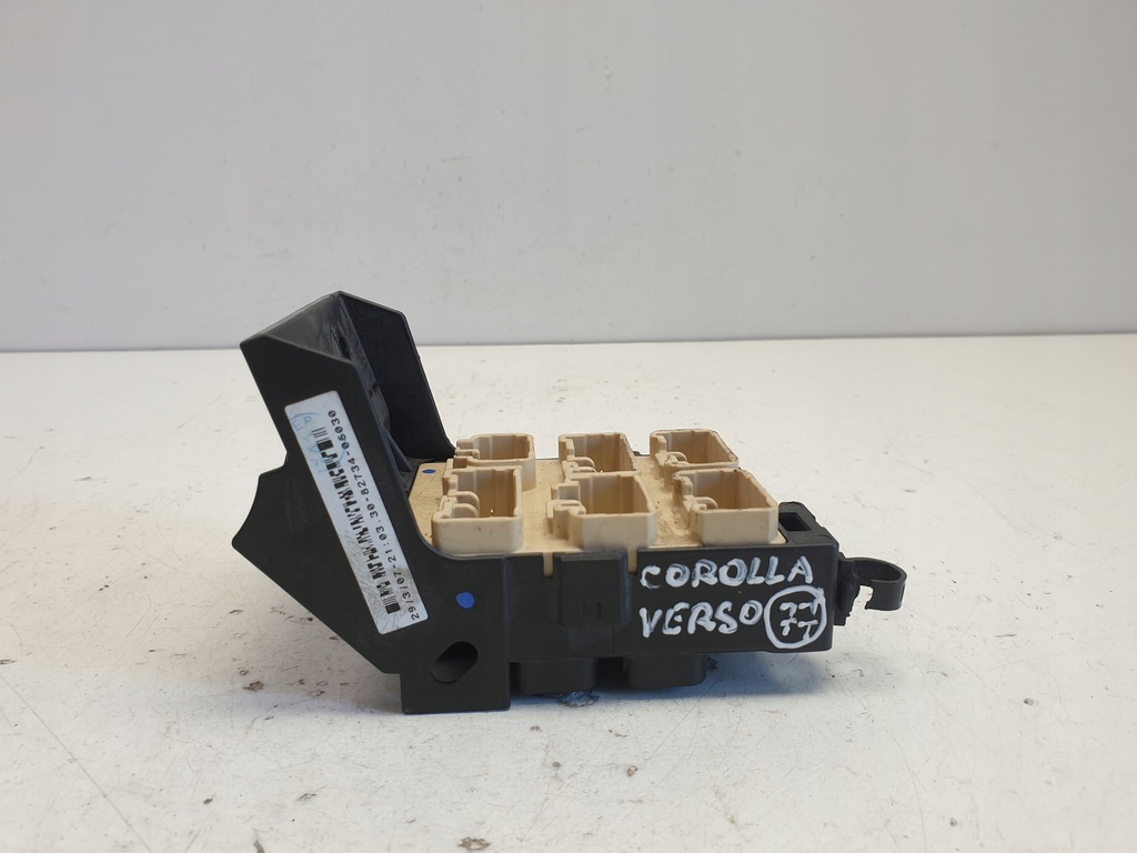 фото №1, Corolla verso ii 2.2 d4d коробка предохранителей