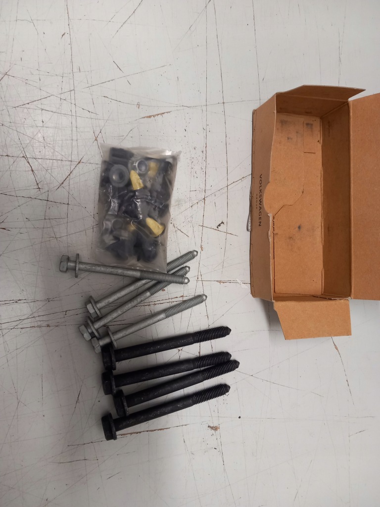 Купить Набор винт крепление бампера задняя audi q5 8r0098627