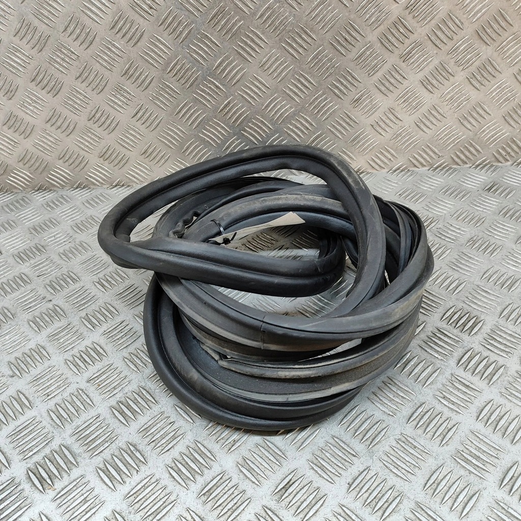 фото №5, Kia ev6 2023 резиновый прокладка багажника заднего / na кузов