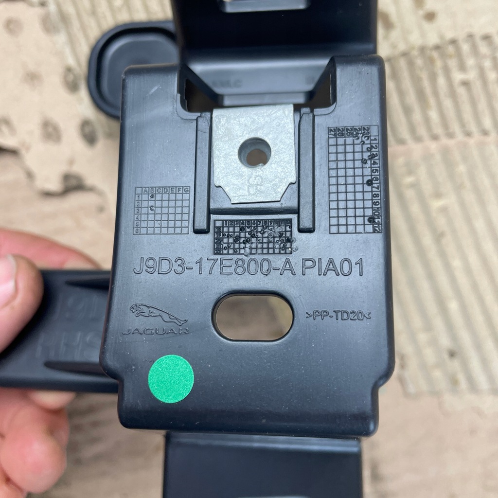 фото №9, Jaguar i-pace напрямна бампера правий задня j9d3-17e800-a новий оригінал