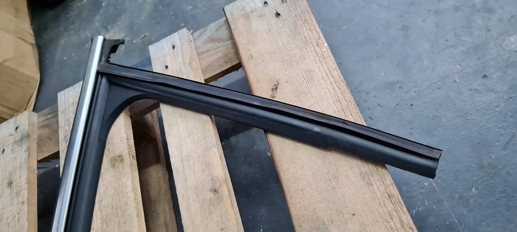 фото №5, S3 8y a3 молдинг стекло дверь прокладка левый перед sedan 8y0837431a