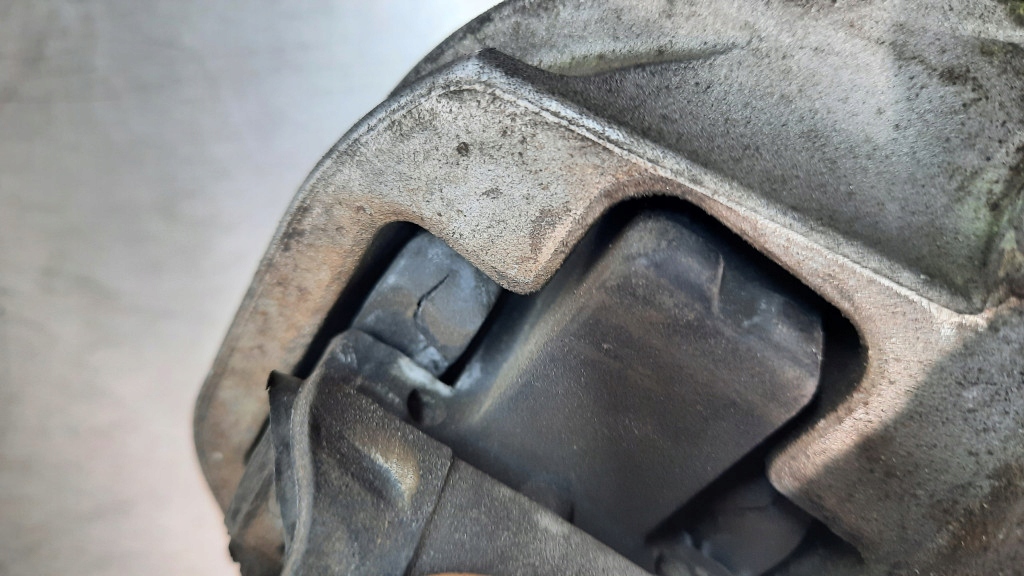 фото №5, Подушка двигателя 3074158583 volvo s60 v70 ii 2.4 d5