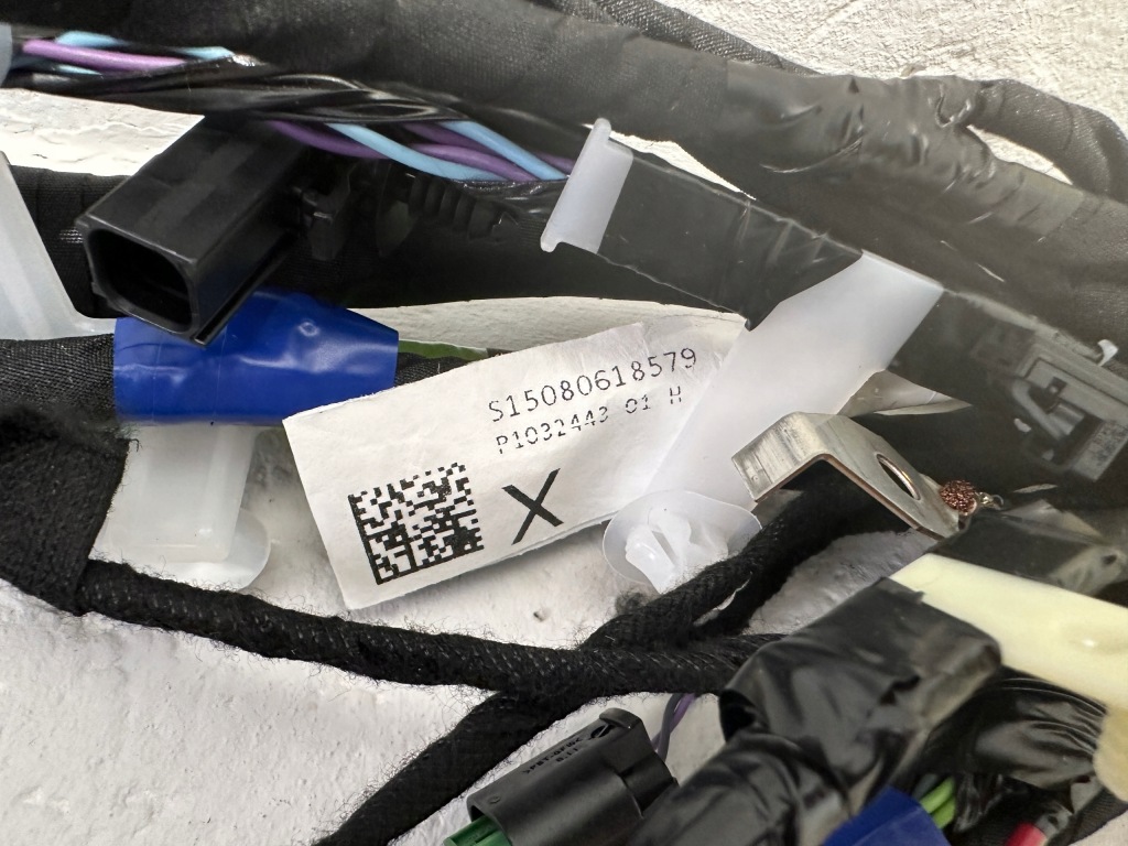 Джгут трубопровід кришки задній tesla model x Недорого