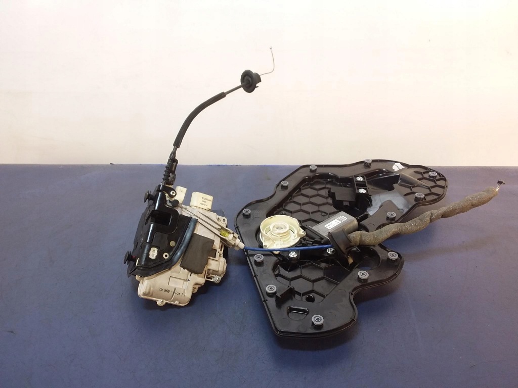 фото №3, Audi a8 d4 замок доводчик двері задня правий 12 pin