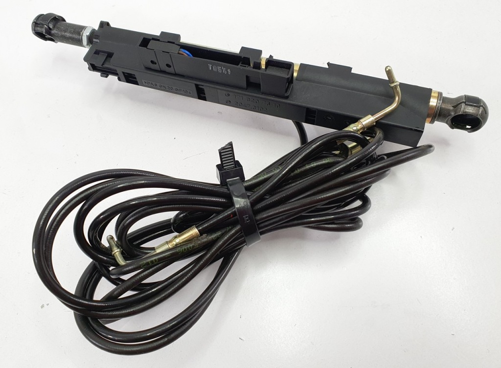 Привод амортизатор крыша правый mercedes r171 Цена