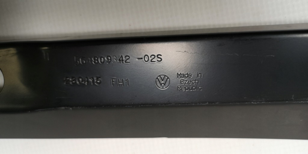 Обшивка порога  внутрішнього  праве  vw golf 7 vii оригінал новий Зі Шроту