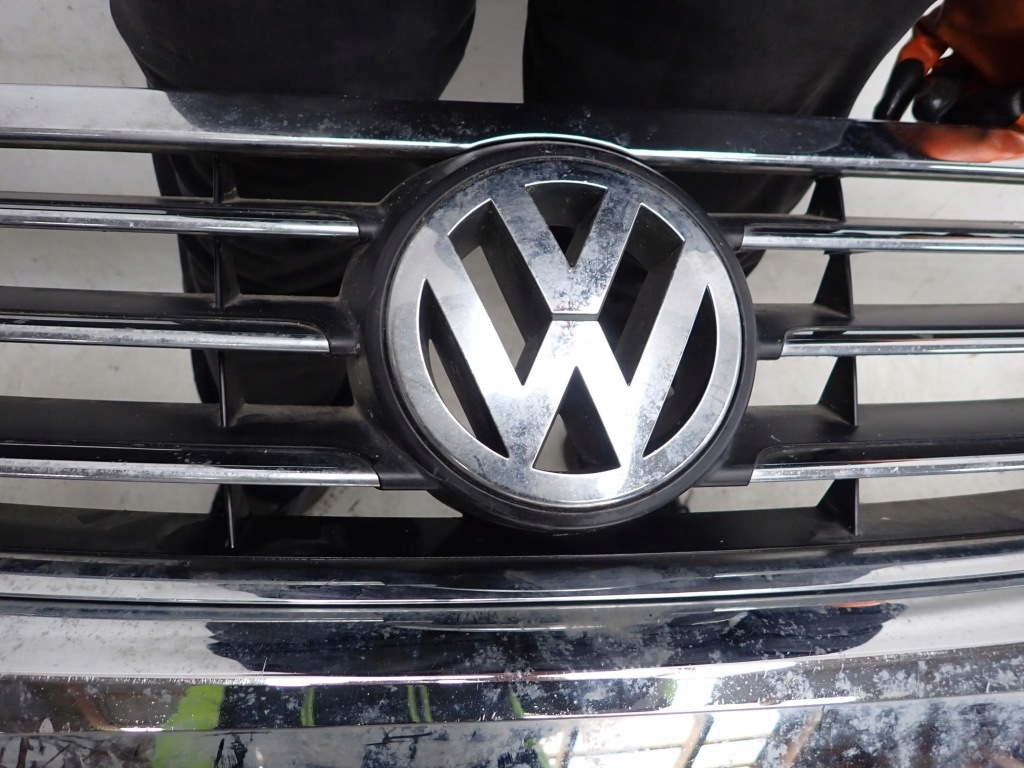 Купить Vw touran 1 1 рестайлинг  06-10 бампер перед передний sprysk