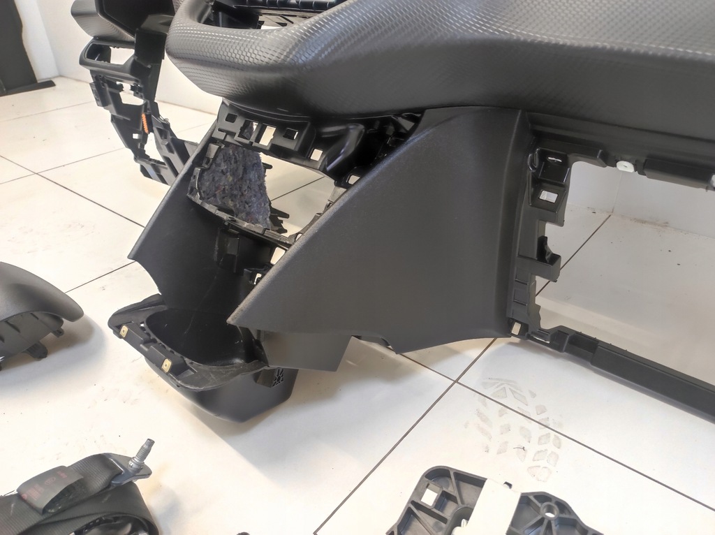 фото №12, Приборная панель консоль подушки безопасности ремни orginał peugeot 2008 i 1 lift