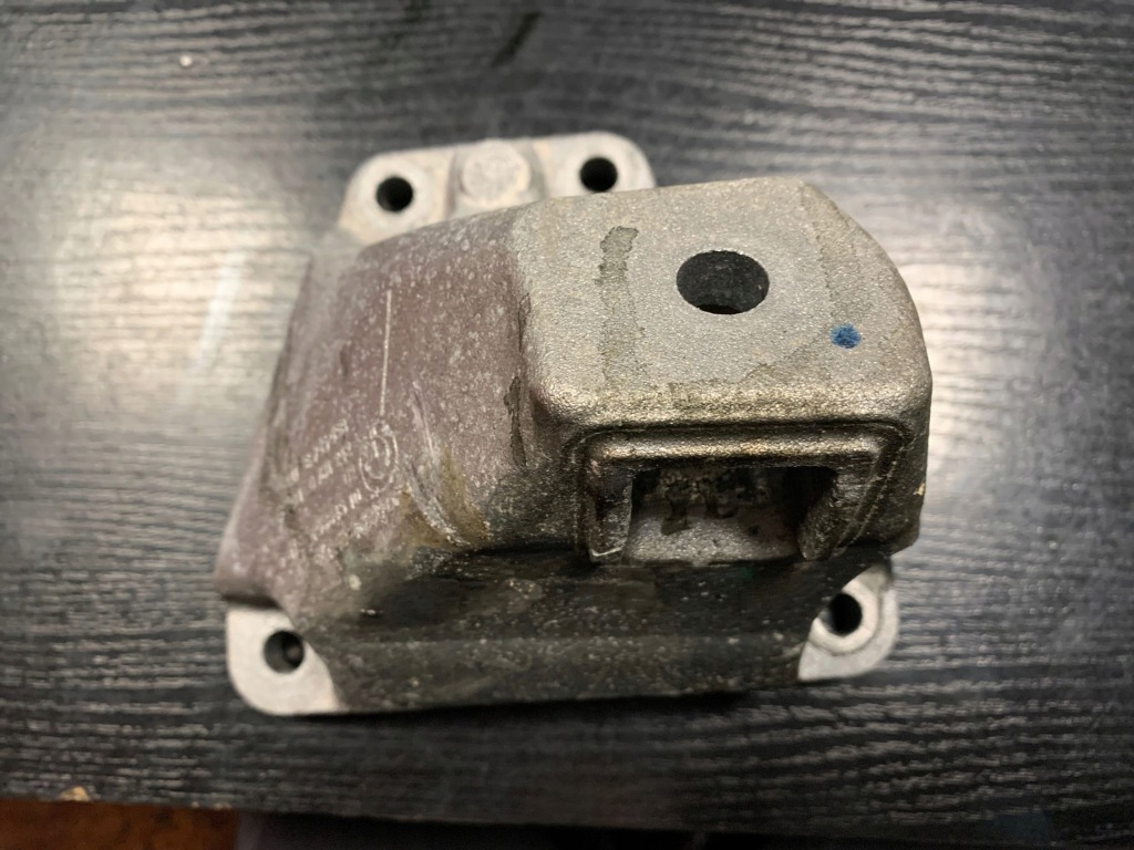 фото №1, Кронштейн двигуна bmw 5 f10 f11 6795955