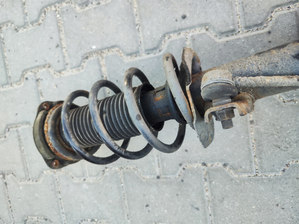 фото №7, Амортизационная стойка поворотный кулак перед правая audi q3 8u 2.0 tdi