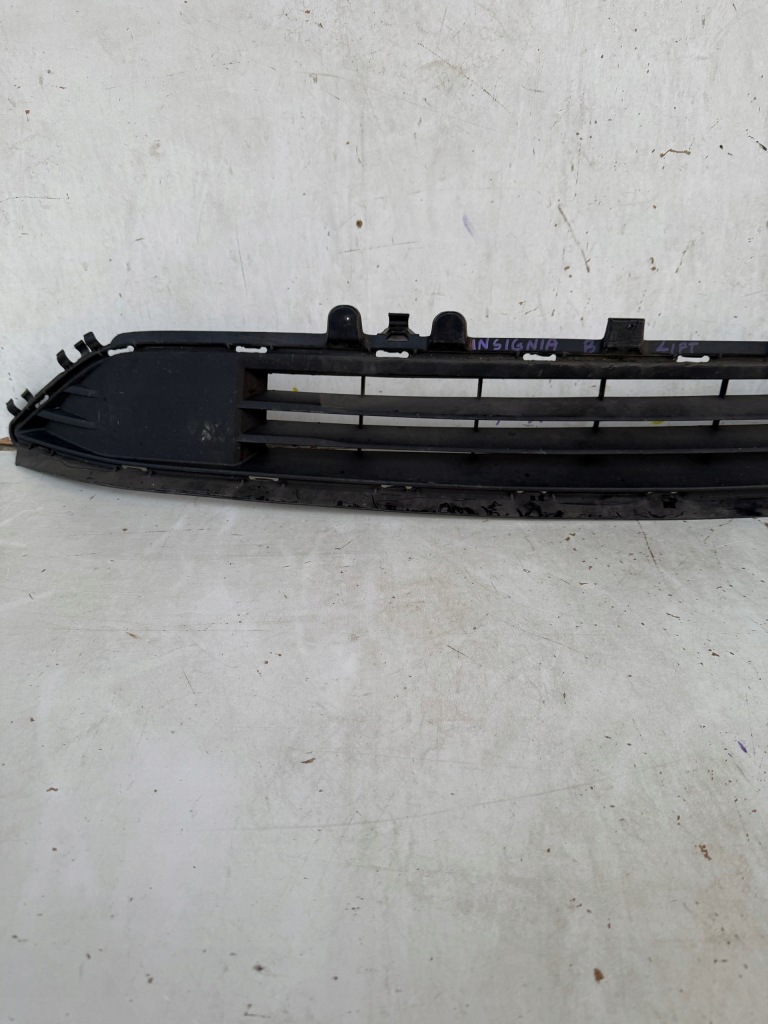 Opel insignia b lift решётка бампера Киев
