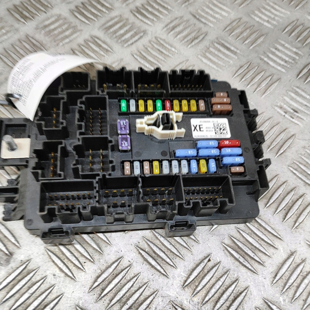 Tesla model x 2018 рамка / модуль запобіжників Доставка