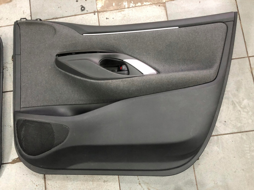 фото №8, Toyota yaris iv 2020- обшивка обшивки двері комплект
