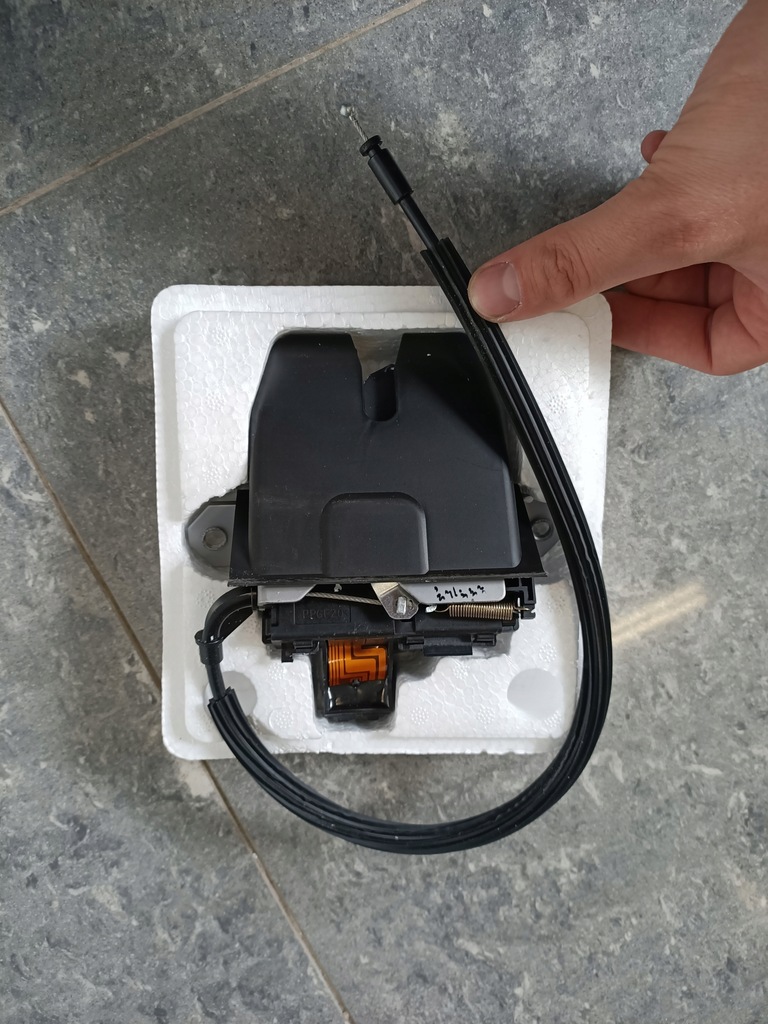 фото №3, Замок кришки багажника land rover range rover sport 2 lr049494