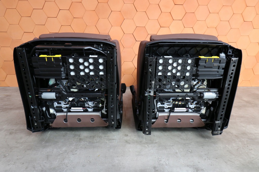 фото №15, Bmw x5 g05 lci салон сиденья заднее сиденье обшивки merino coffe 3 ряды вентиляция