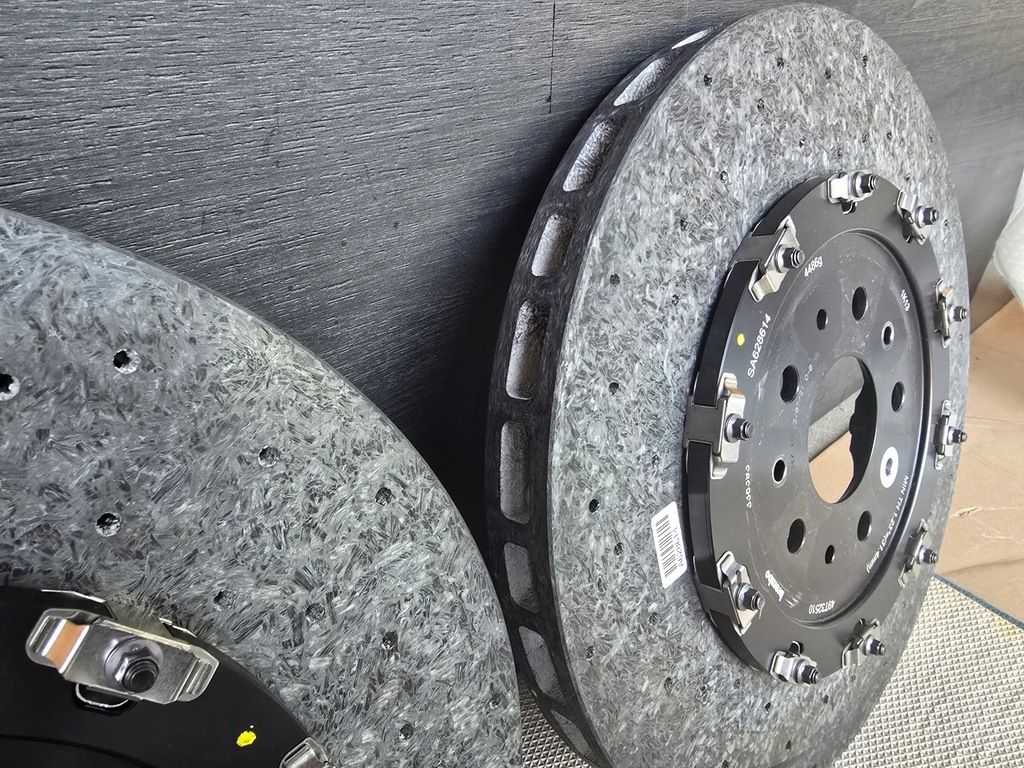 фото №14, Тормозные диски суппорты тормозные колодки тормозные ceramika ferrari sf90 состояние jak новый !