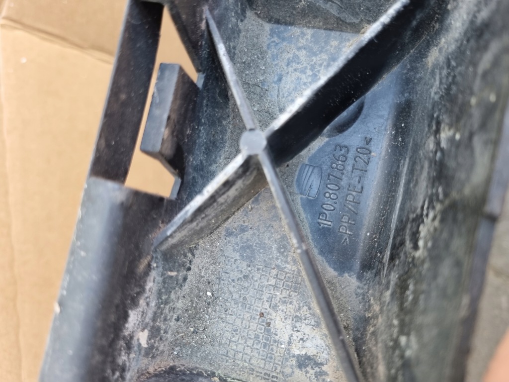 фото №11, Audi a3 8p sportback напрямна лівий задня 8p4807377b