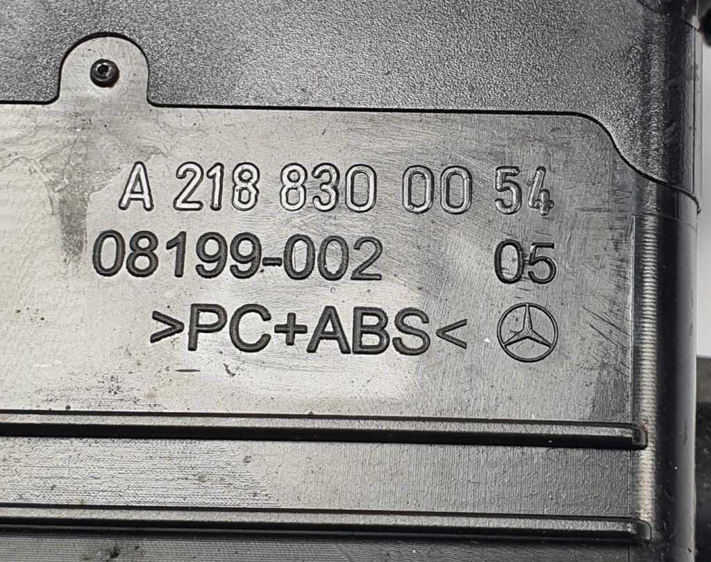 Решітка обдув середина mercedes cls w218 Зі Шроту