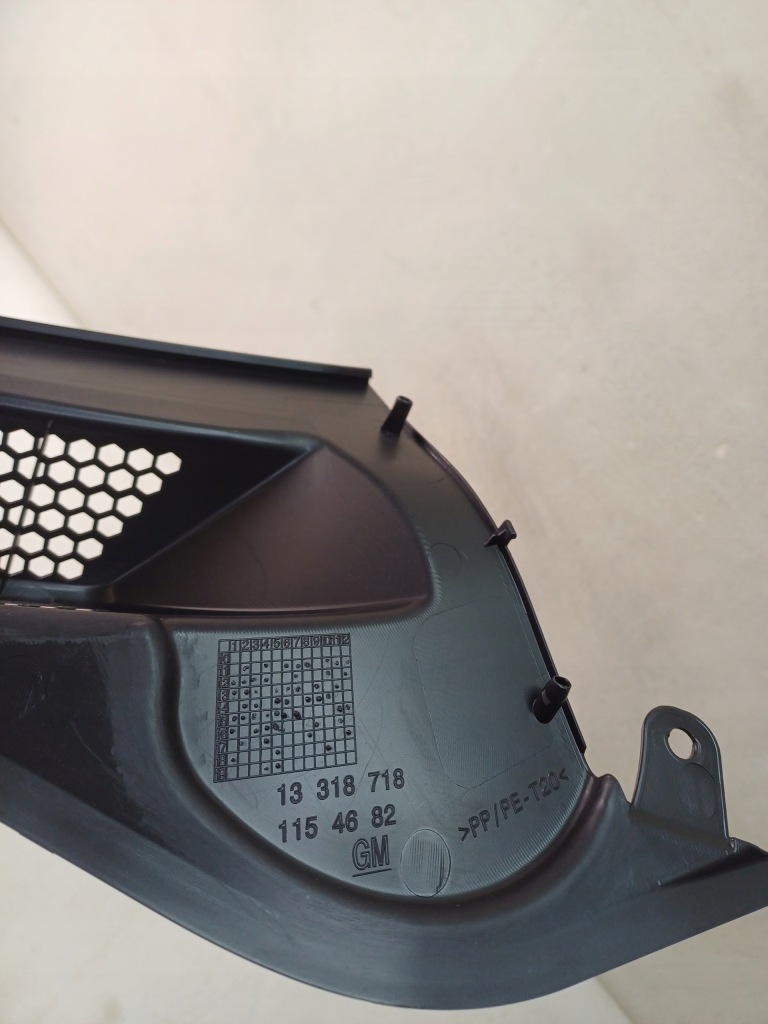 Жабо верхній передні перед opel astra j iv 4 gtc 11- Доставка