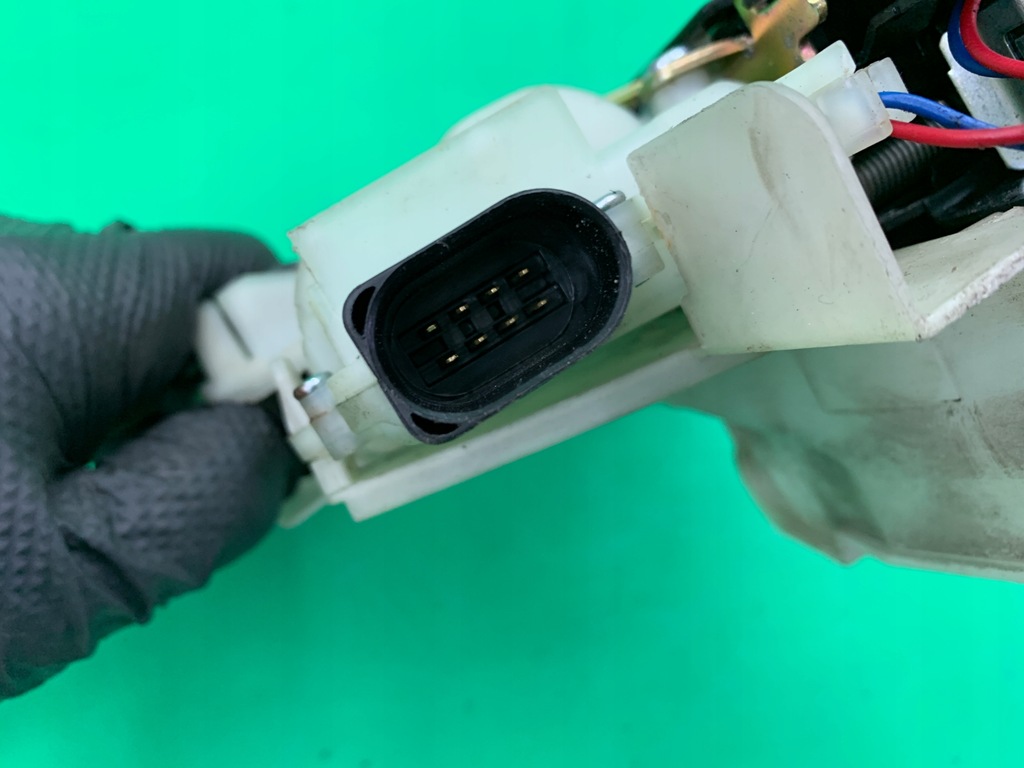 фото №12, Замок дверь правый передний skoda superb i 1 lift 01-08 6010-01-025422p 8 pin