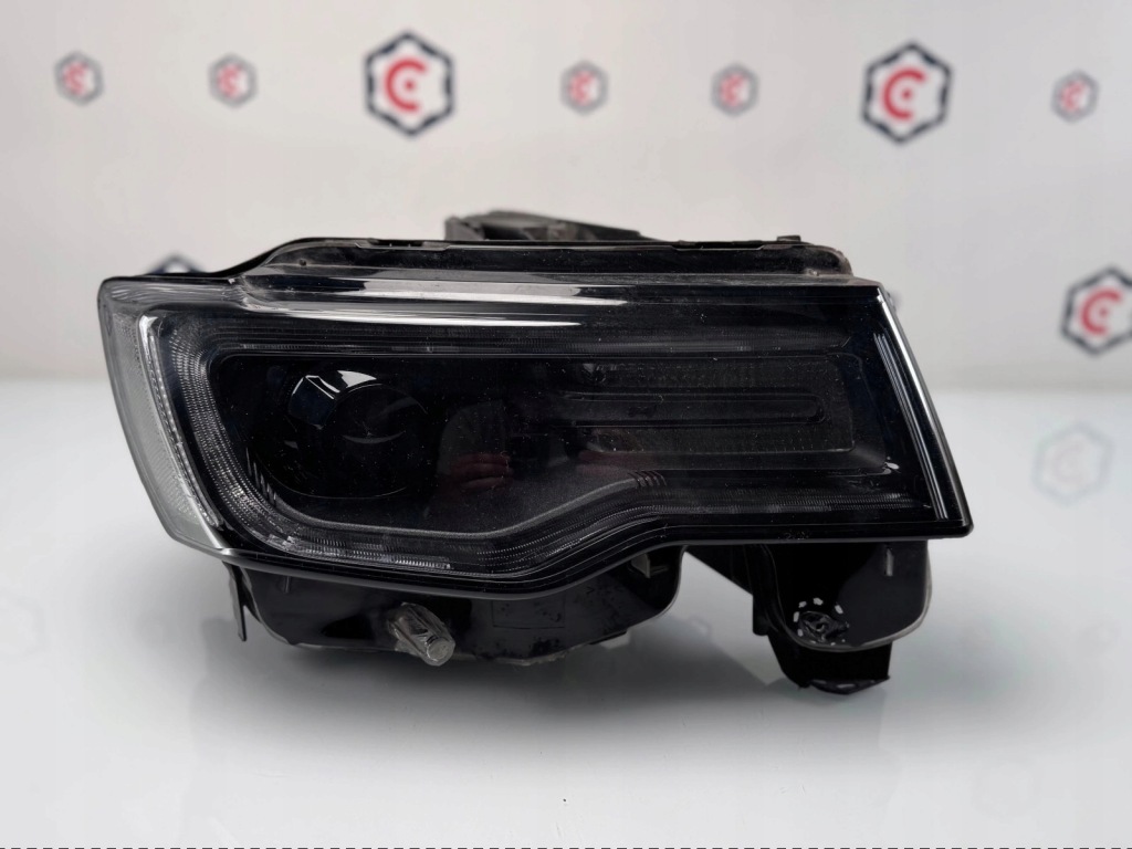 Купити Лампа права перед grand cherokee wk2 srt ксенон