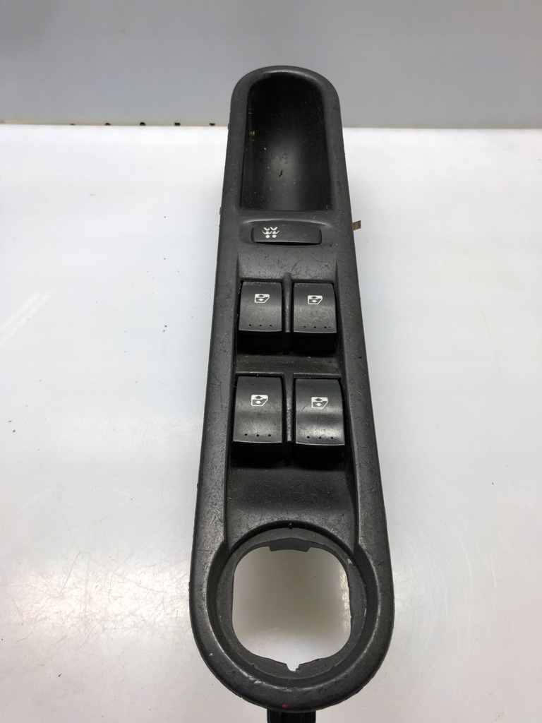 фото №1, Панель переключатель окон renault 8200250481