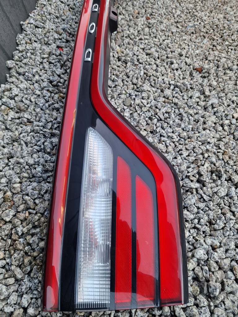 фото №8, Dodge durango 2018 2019 2020 2021 2022 2023 комплектная накладка задняя лампа