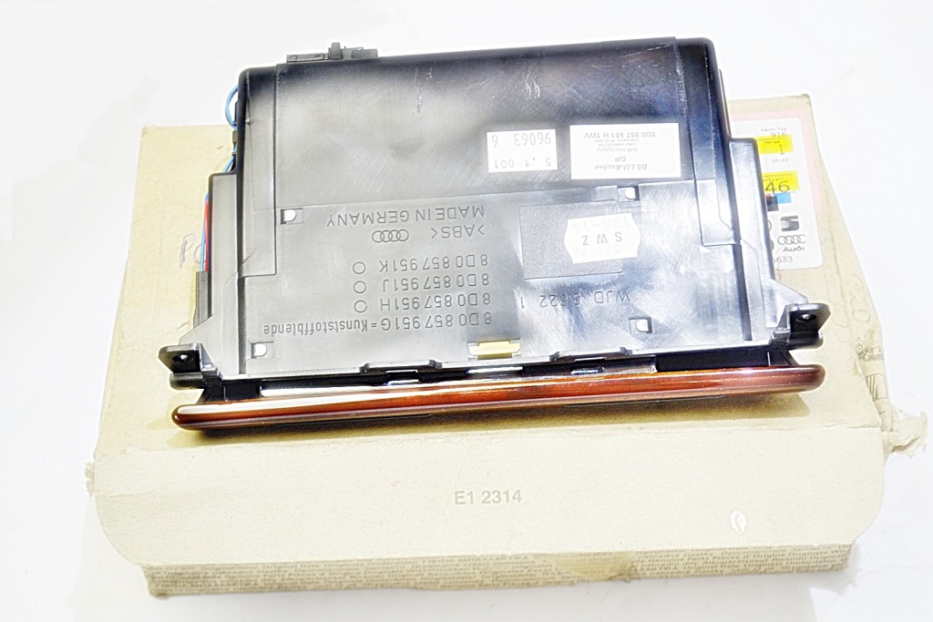 Audi a4 b5 lift попільничка 8d0857951h nowa в Україні