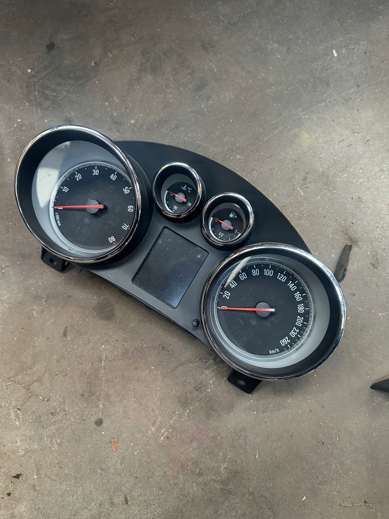 Купить Opel astra j счетчик 13355674
