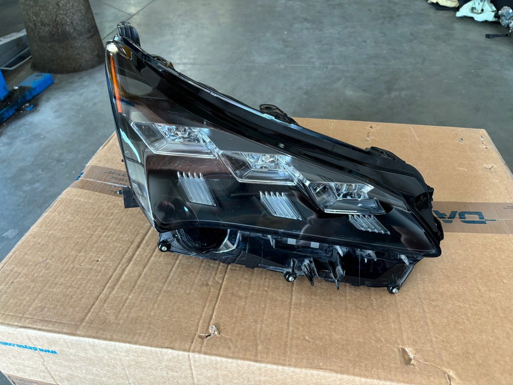 фото №1, Лампа фара правый full led lexus nx i 300h комплектная